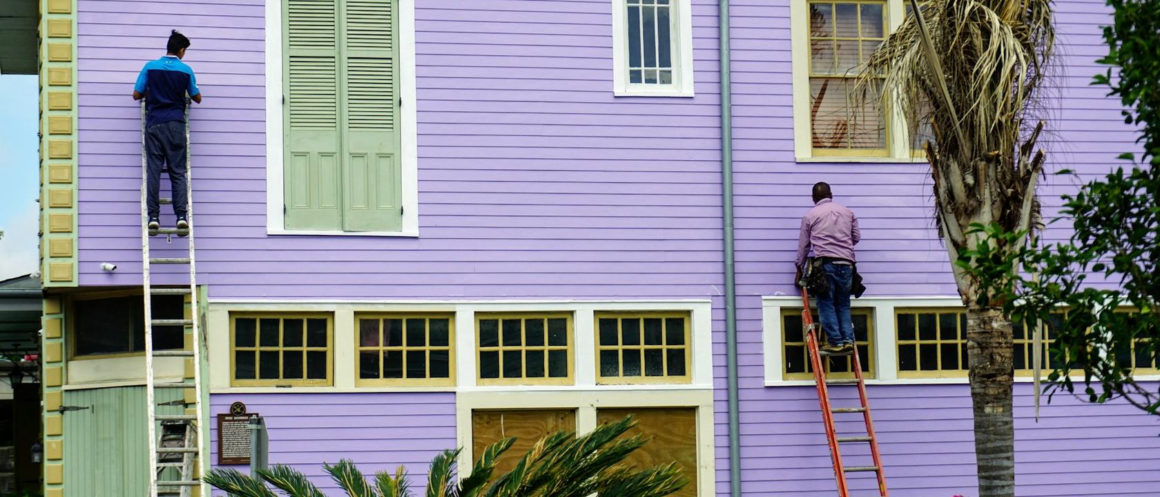 Re-staining a Deck: What Pros Wish You Knew