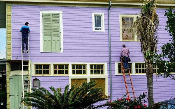 Re-staining a Deck: What Pros Wish You Knew