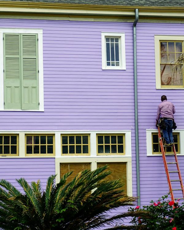 Re-staining a Deck: What Pros Wish You Knew